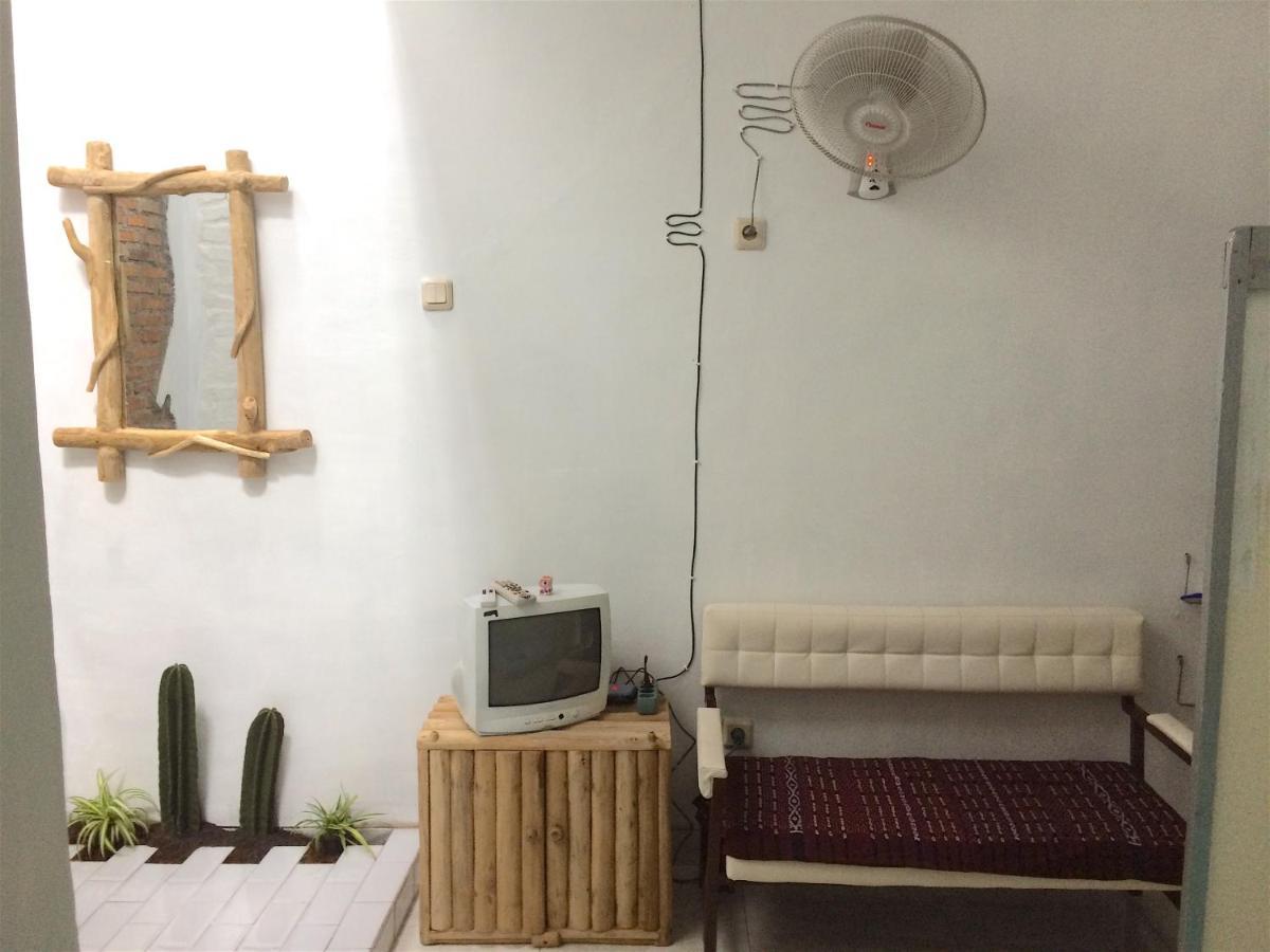 "Nomore" Gallery And Guesthouse Yogyakarta Exterior photo